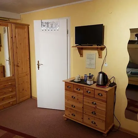 Проживание в семье Gaestehaus Uwe&heidi